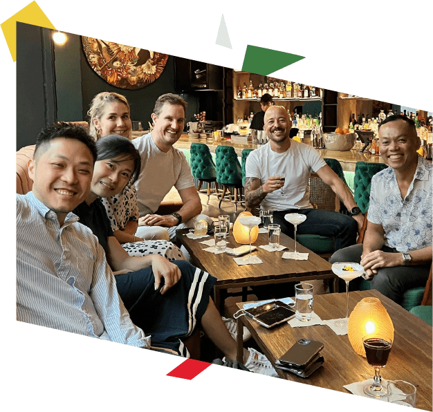 Careers_APACteam group of 6 at restaurant
