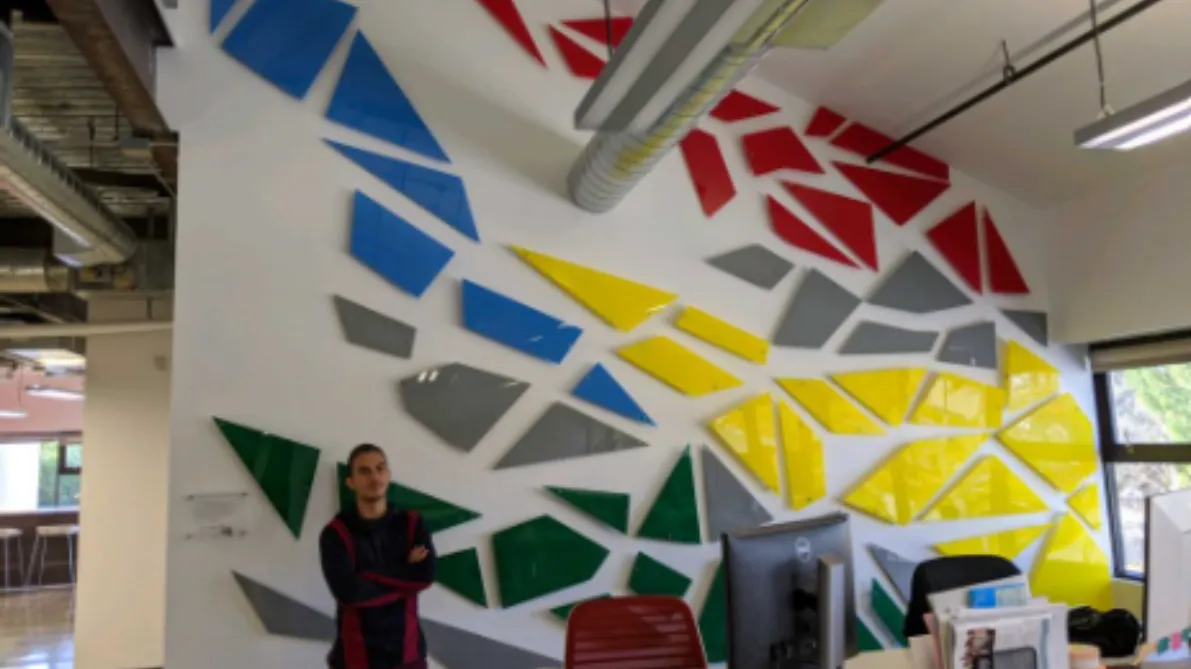 FullSpectrum : l'installation artistique au siège de PureSpectrum